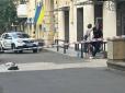 Невідомі стріляли в голову: У центрі Одеси поранили чоловіка (фото)