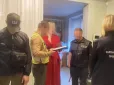 На 46 млн гривень: На Франківщині керівниця підприємства передала держмайно... синові (фото)