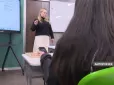 Негайно побігла до найближчої поліціянтки: У Запоріжжі школярка викрила російського агента (відео)